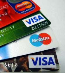 Пластиковые карты Visa и MasterCard